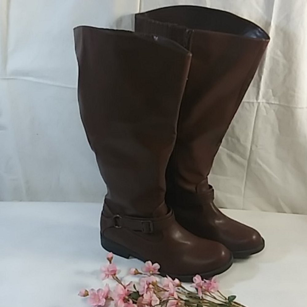 Boots plus women's size 7.5